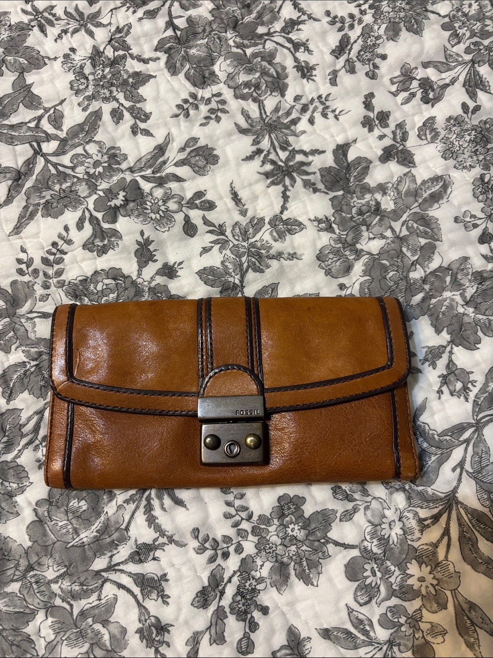 Fossil long live vintage Brown Leather Fold Wallet with Metal Lock